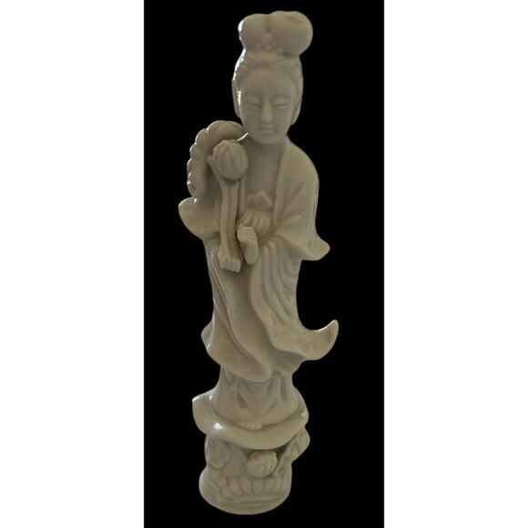 white porcelain figurine Lady With Lotus Fower 8.5 Inches Tall Made In Japan - Picture 1 of 7